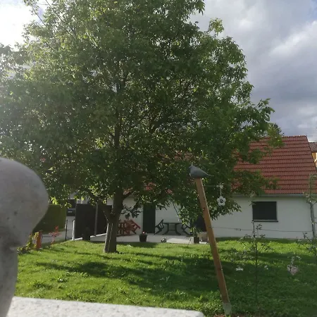 Haus Mit Garten Familie Pabst *