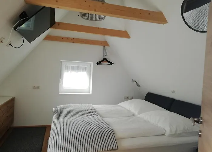 Haus Mit Garten Familie Pabst بيت للعطل Maria Lankowitz